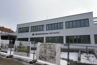 Na knihovně už svítí nápis