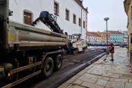 Začaly práce i v uličce pod radnicí