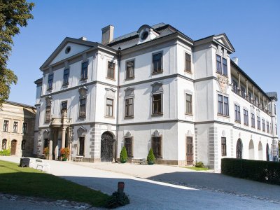 <a href="/o-meste/vyznamne-objekty/505-muzeum">Muzeum Velké Meziříčí</a>