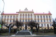 Studenti hodlají podpořit veřejnoprávní média. Sejdou se před gymnáziem