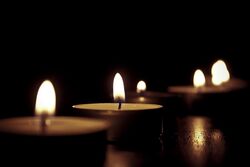 candles-209157 1280